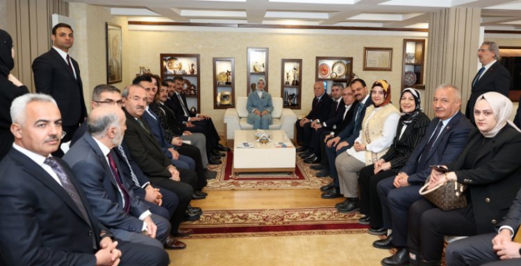  Bakan Göktaş’tan Başkan Sekmen’e sosyal projeler teşekkürü