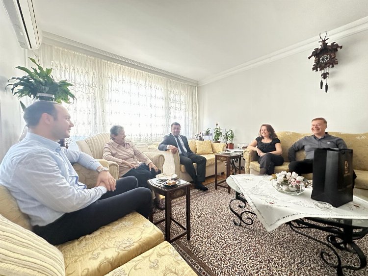 İzmit Belediyesi, şehit ailelerini bayramda da unutmadı