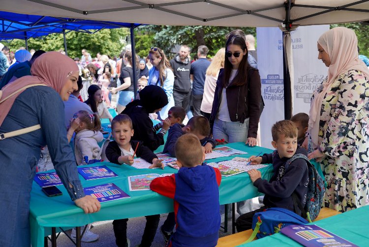 Selçuklu , Saraybosna ve Zenica’da çocukların yüzünü güldürdü