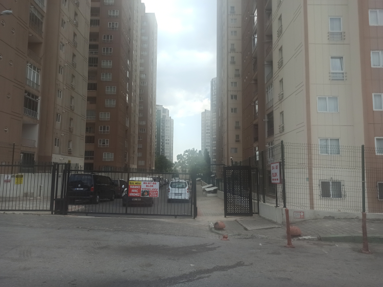 Vatandaş, Doğanbey Toki’nin sebep olduğu yol probleminden şikayetçi