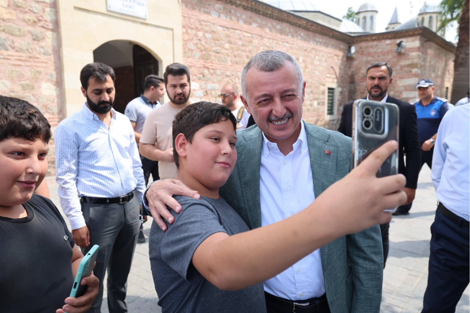 Bu sevgiye layık olmak için çalışıyoruz