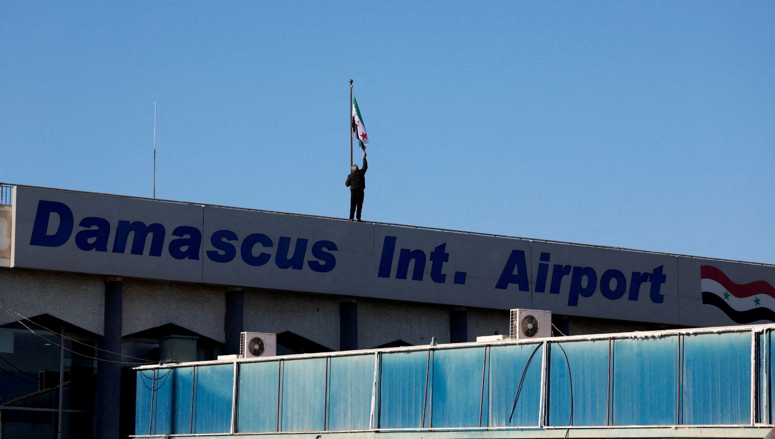 13 yıl sonra birinci: Yolcu uçağı, Suriye’den Birleşik Arap Emirlikleri’ne hareket etti