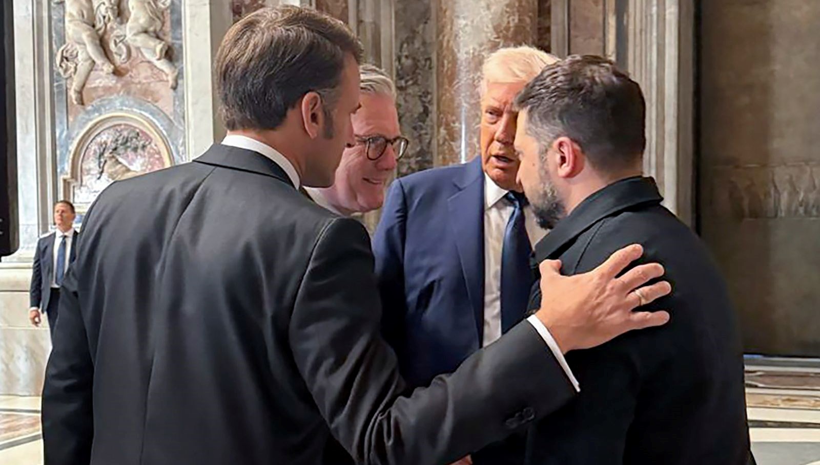 ABD, Ukrayna, Fransa ve İngiltere başkanları Vatikan’da bir ortaya geldi