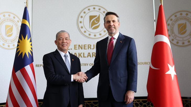 Bakan Bayraktar, Malezyalı mevkidaşı ile bir ortaya geldi – Düzgün Haber