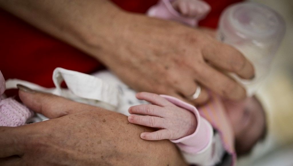 Bebeğini 2 bin euro’ya sattı, pişman oldu: Geri almak isterken tutuklandı