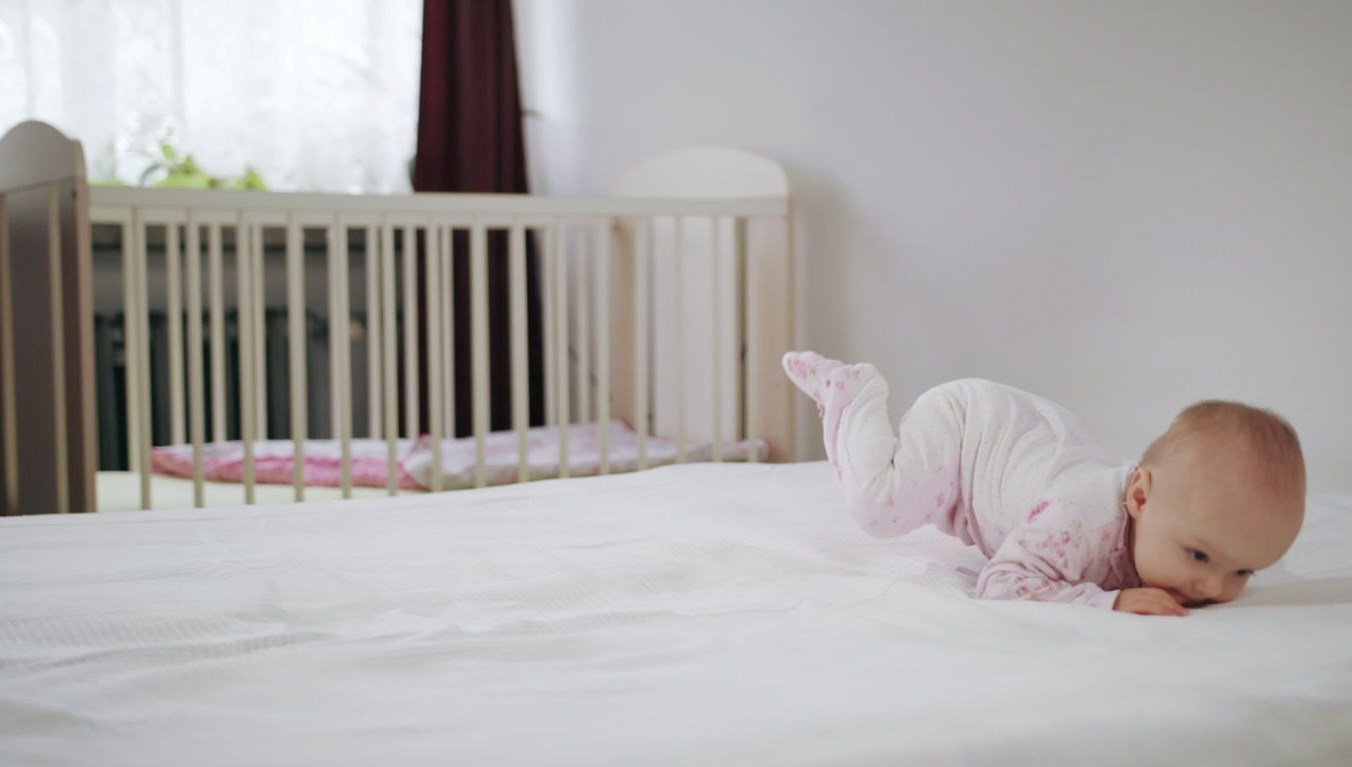 Bebek yataklarındaki kapalı tehlike! Bu materyal zehir saçıyor