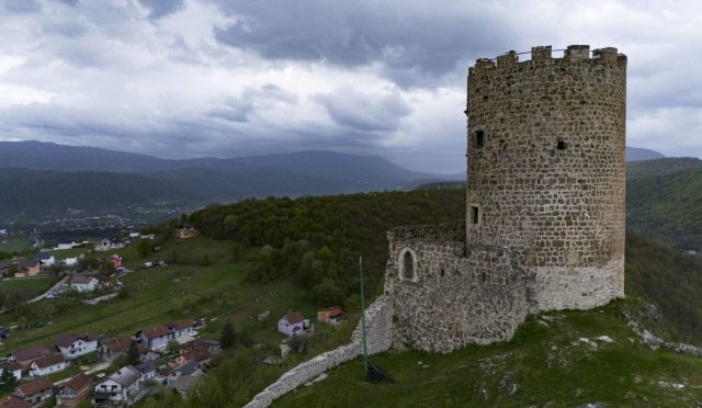 bosna-hersektekisokolac-kalesi-vakte-direniyor-LBbpLsXB.jpg