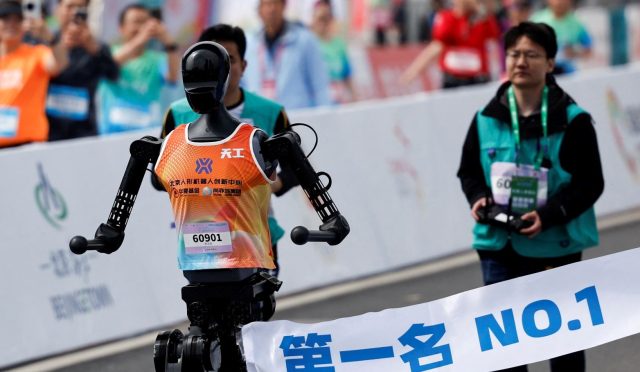 cinli-robotlar-insanlara-karsi-maraton-kostu-yapay-zekada-cita-yukseliyor-vej4J6IF.jpg