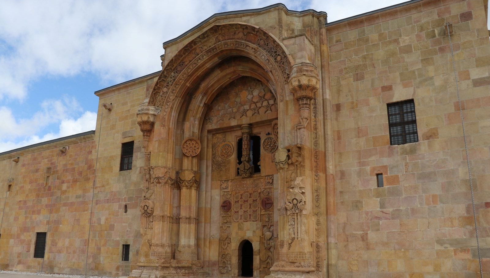 Divriği Ulu Camii ve Darüşşifası’na ziyaretçi akını
