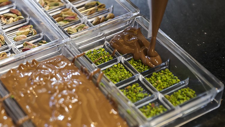 Dubai çikolatasının faturası: Fıstık kıtlığı başladı, karneyle satılıyor