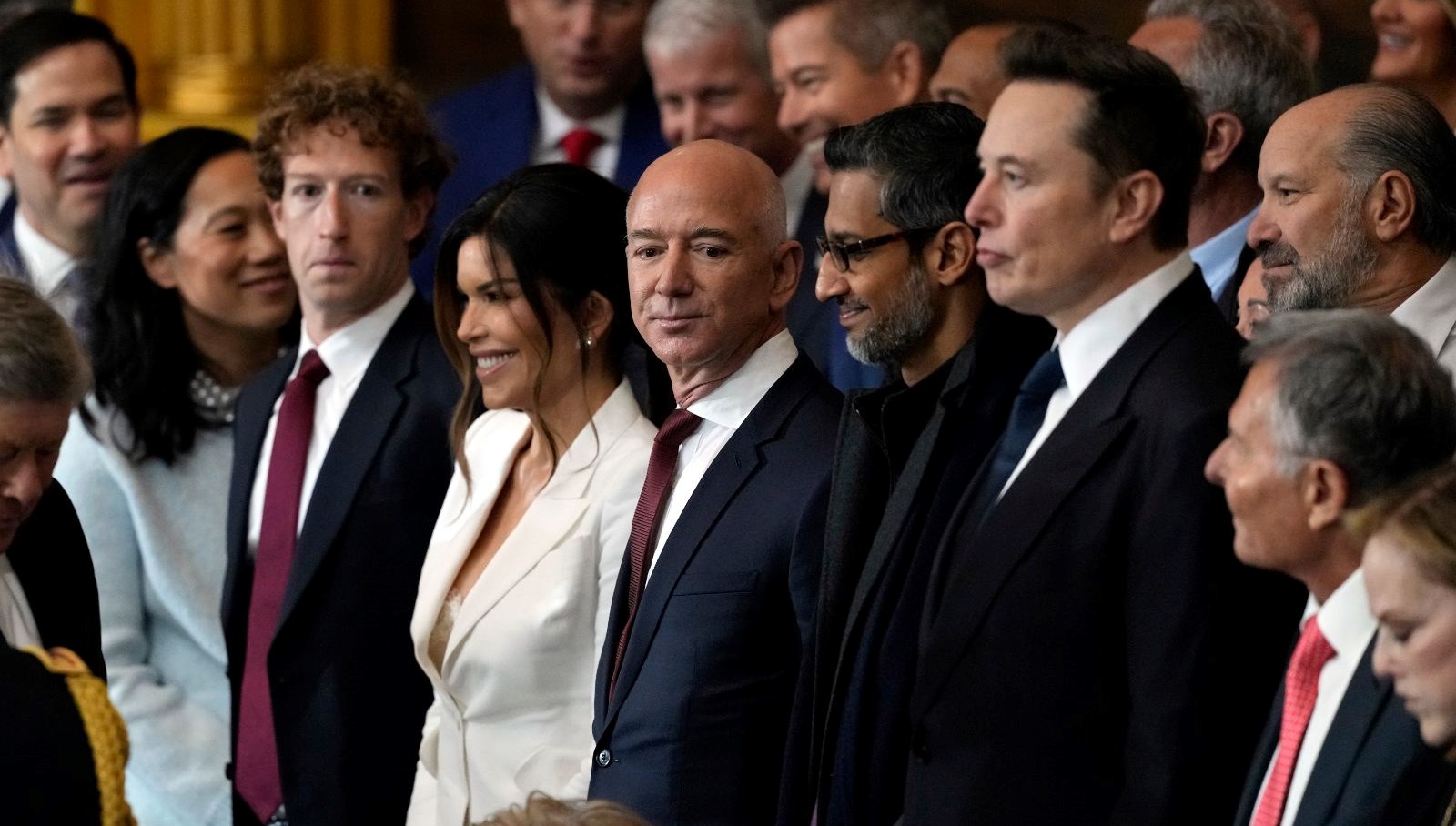 Dünya devleri sıraya girmişti: Trump’a rekor bağış