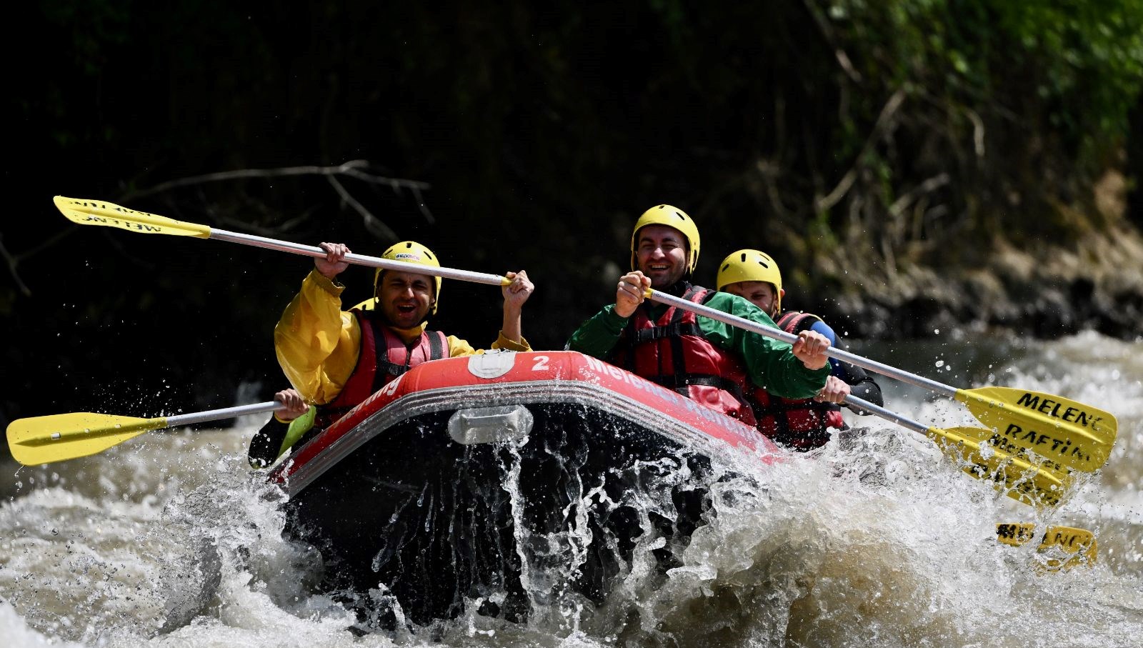 Düzce’de rafting keyfi yaptılar