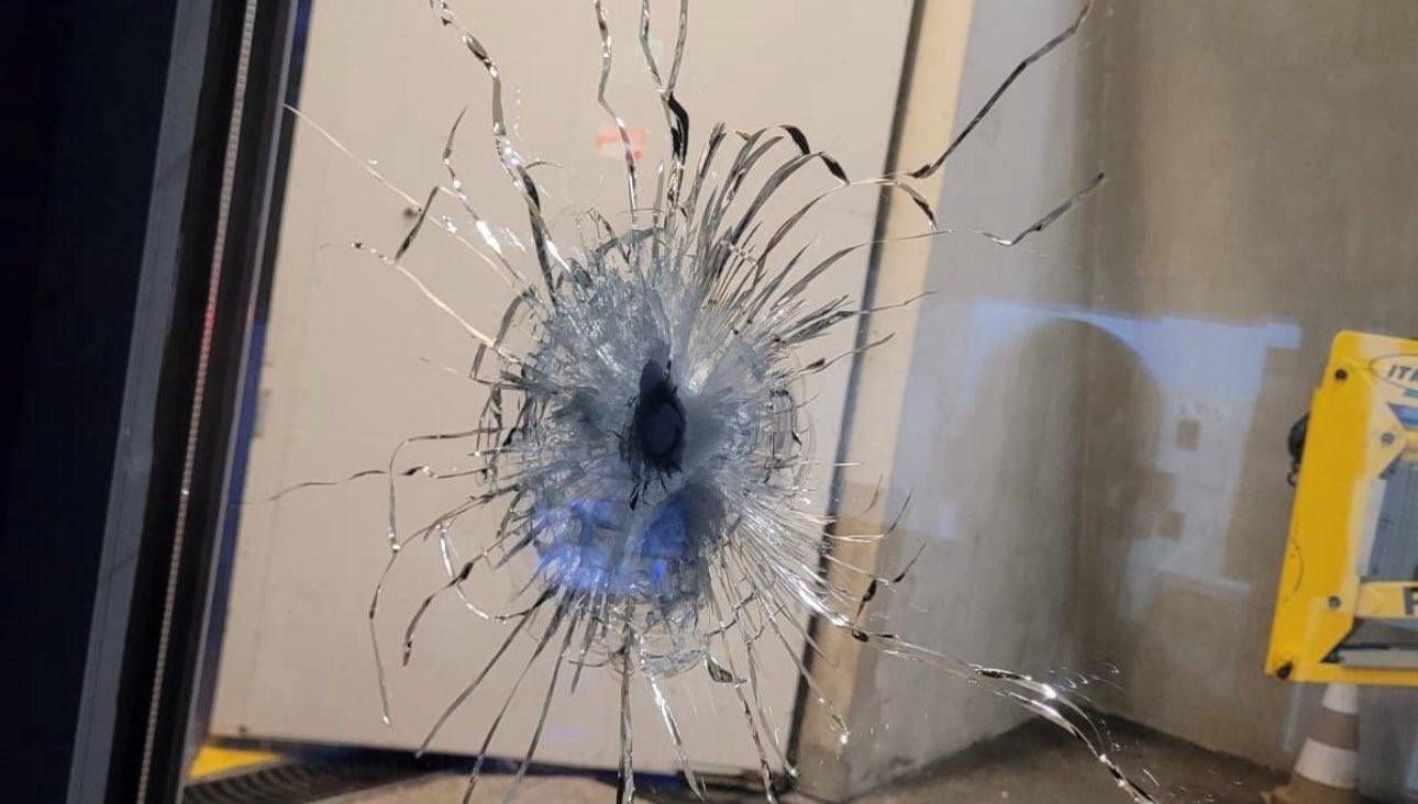 Fransa’da hapishanelere taarruz: Araçlar kundaklandı, otomatik silahla ateş açıldı