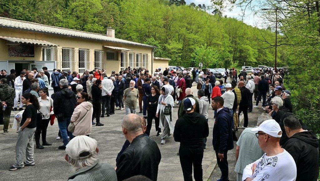 Fransa’da Müslüman genç mescitte öldürüldü: Başbakandan sert reaksiyon