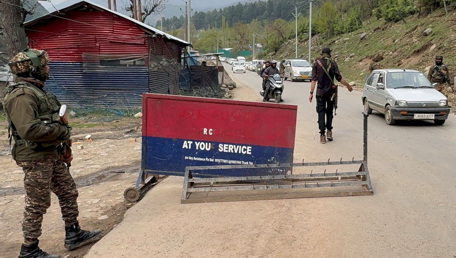 Hindistan’da turistlerin üzerine ateş açıldı: Meyyit ve yaralılar var