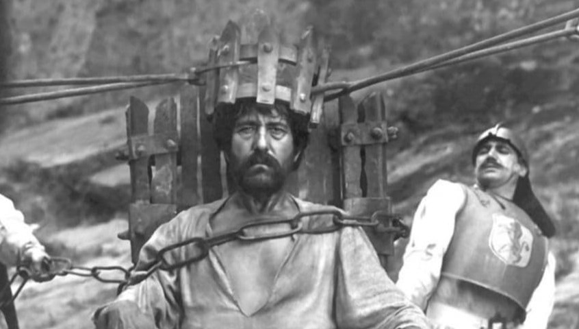 İnsanlık tarihinin en fecî vefatı: Ateşten taht ile taç giyme töreni!