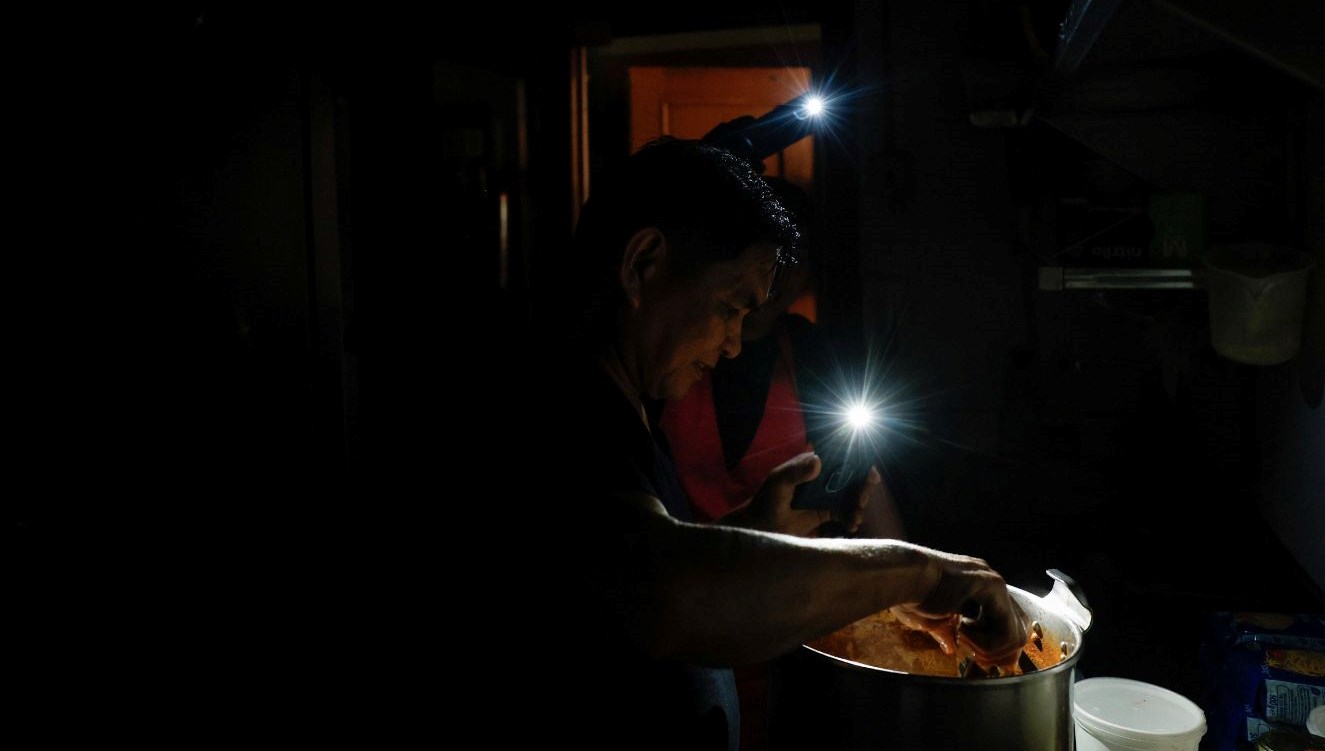 İspanya ve Portekiz karanlığa gömüldü: Metrolar boşaltıldı, trafik kilitlendi