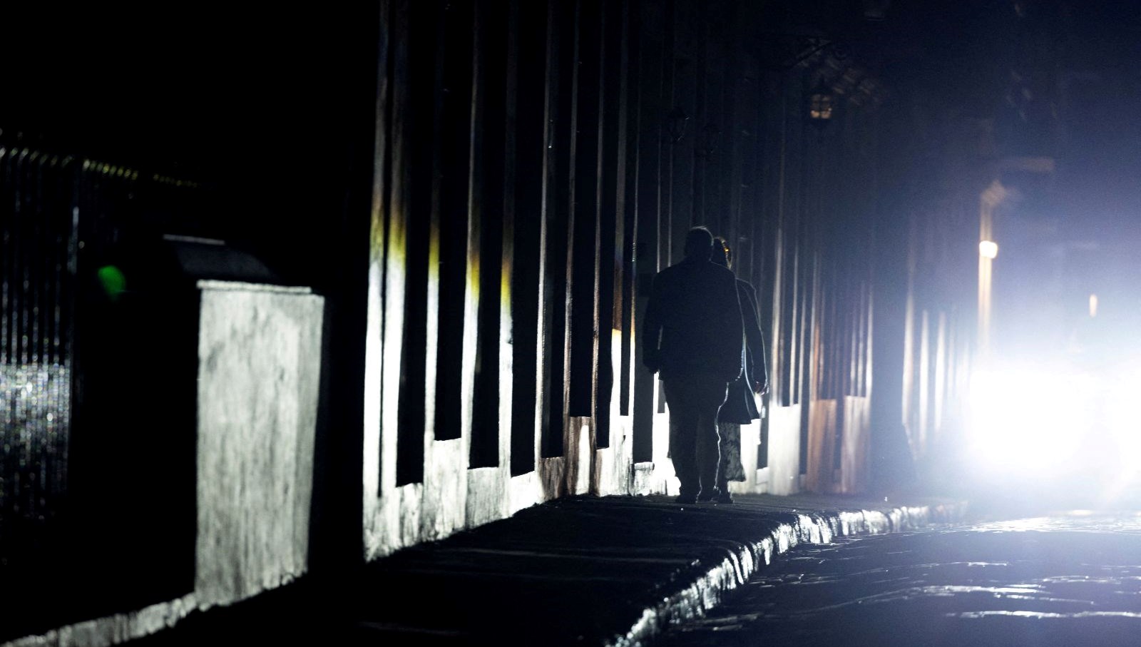 İspanya ve Portekiz karanlığa gömüldü: Metrolar boşaltıldı, trafik kitlendi