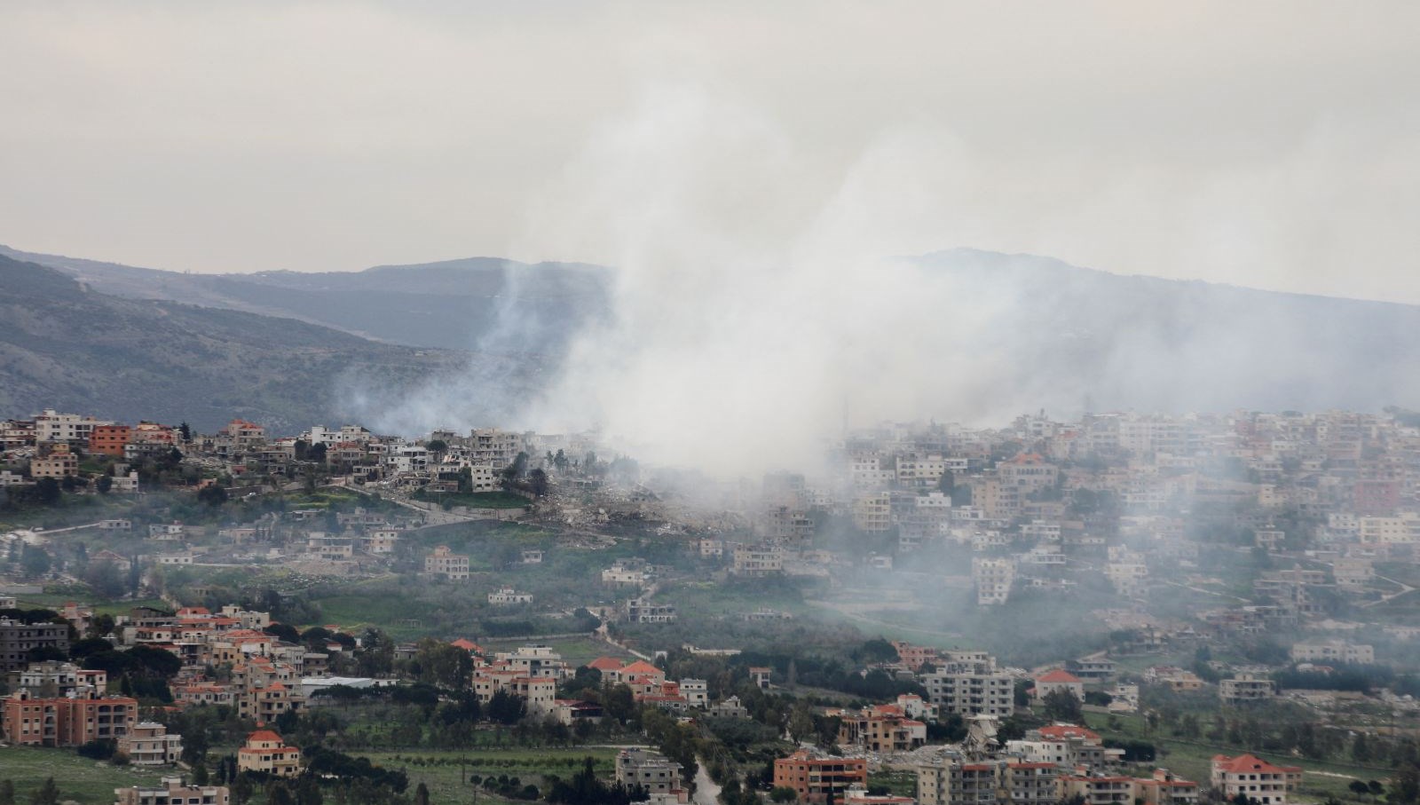 İsrail’den Lübnan’ın güneyine taarruz, Beyrut üzerinde alçak uçuş