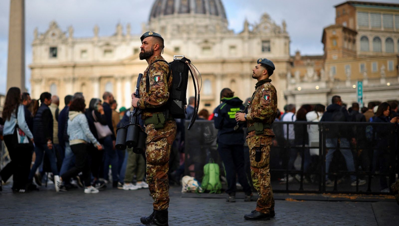 İtalya yılın cenazesine hazırlanıyor: “Vatikan kaleye dönüştürüldü”