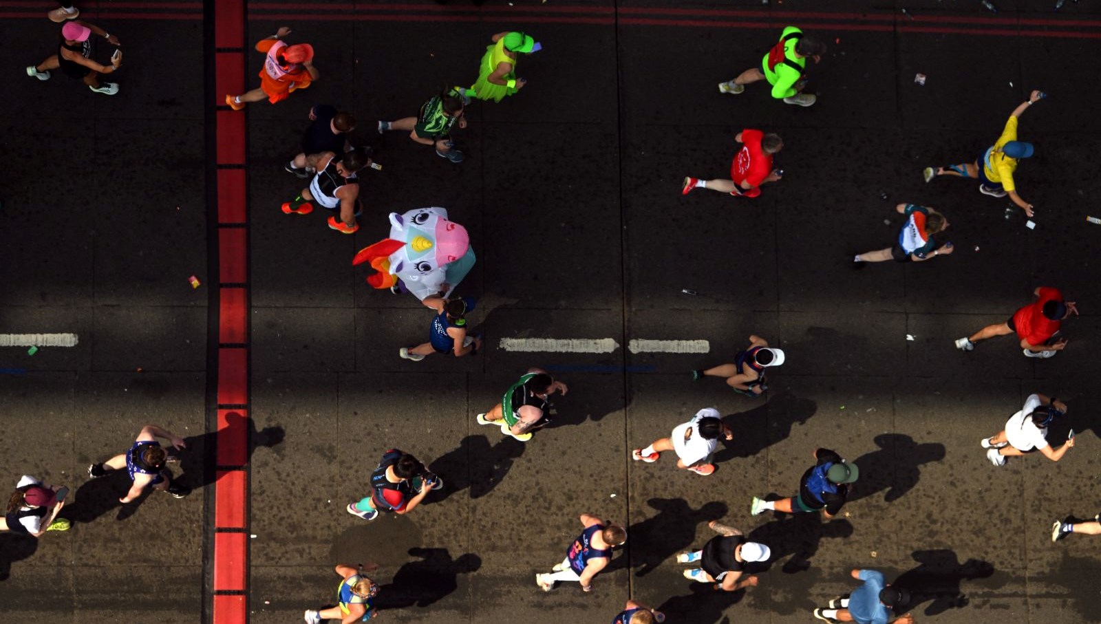 Londra Maratonu’nda İsrail protestosu: Parkura atladılar