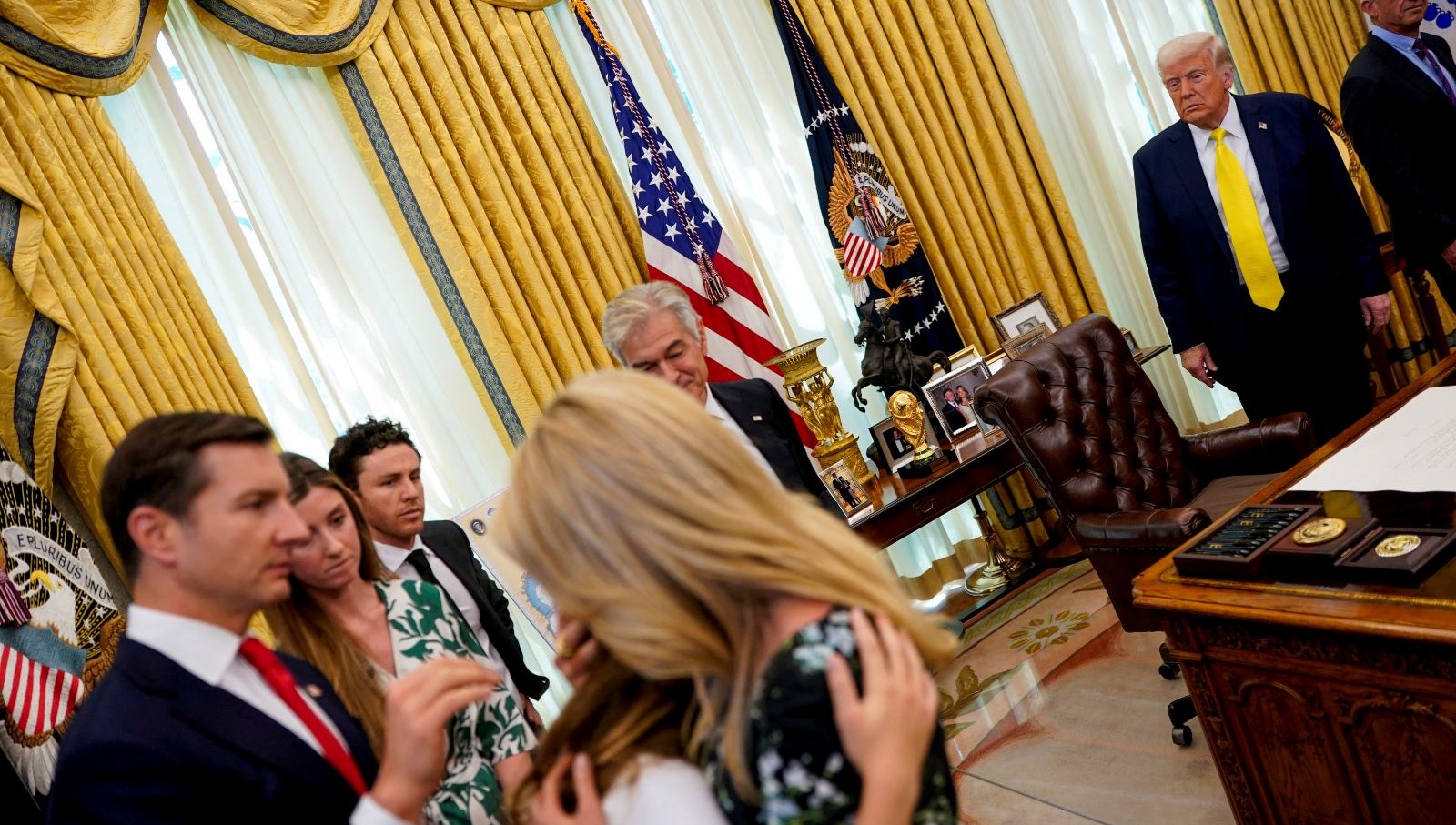 Mehmet Öz’ün yemin merasiminde torunu baygınlık geçirdi, Trump konuşmasını yarıda kesti