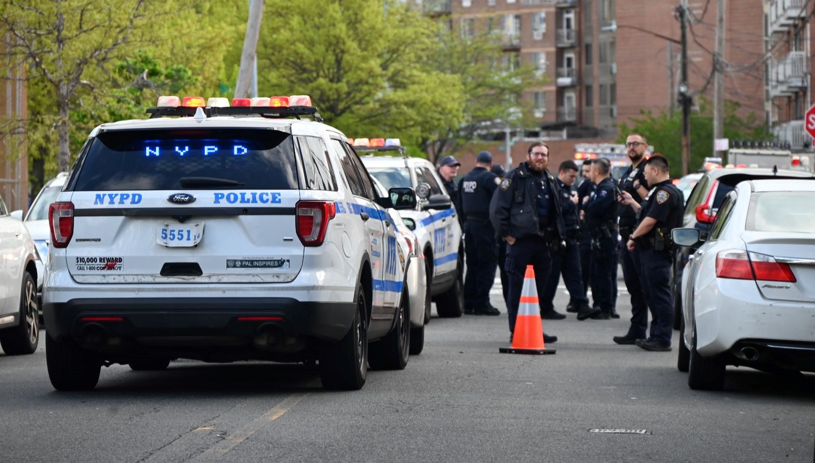 New York’ta polis memuru silahlı atakta yaralandı