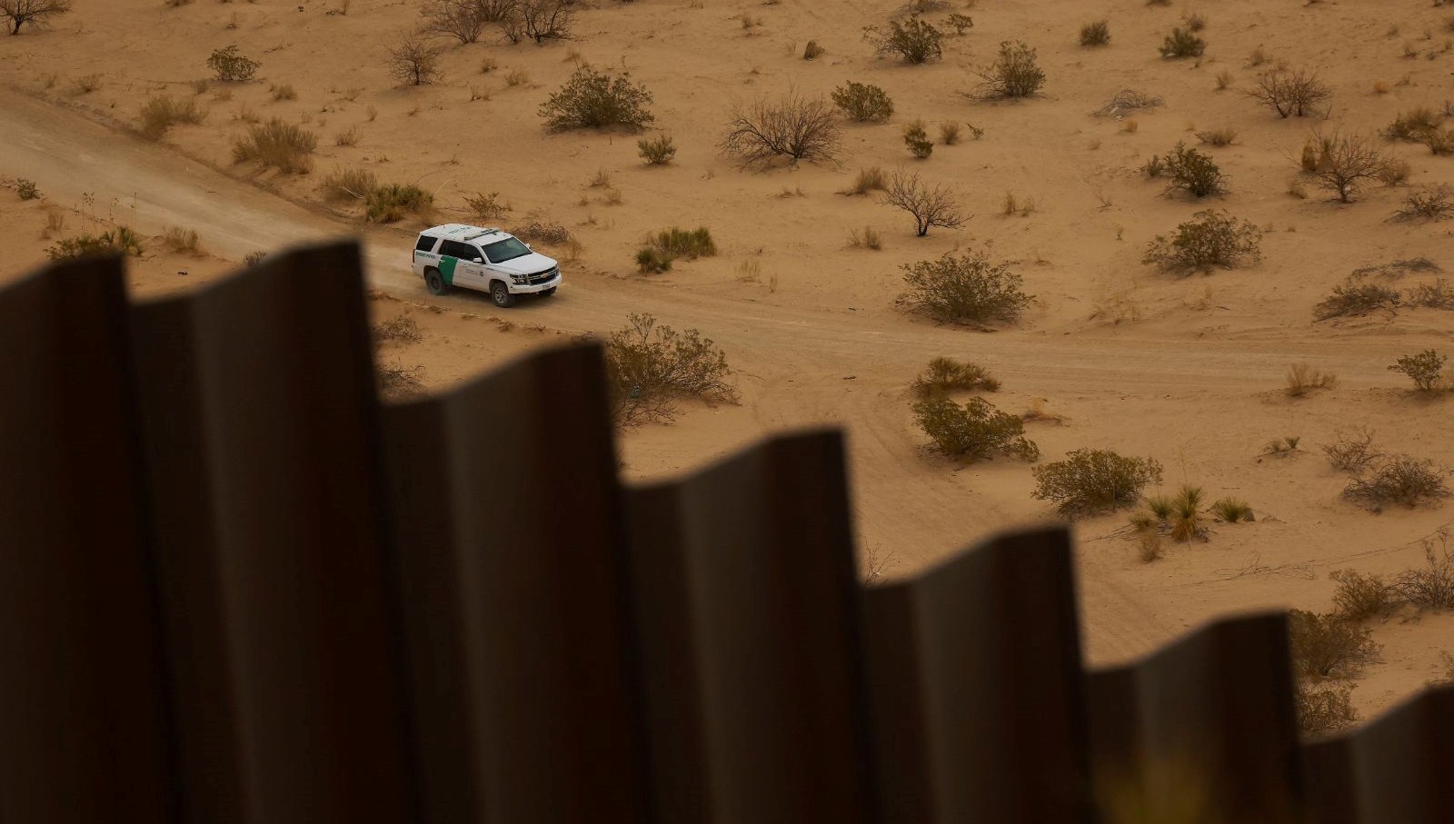 Trump göçe “savaş” açtı: Güney sonuna zırhlı araçlar gönderildi