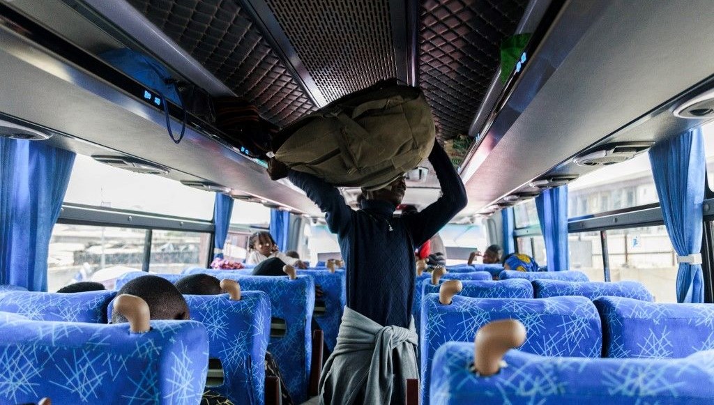 Yolcu otobüslerine silahlı atak: 15 kişi kaçırıldı