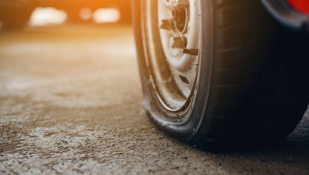 Avustralya’da otoyol faciası: 300’den fazla aracın lastiği patladı