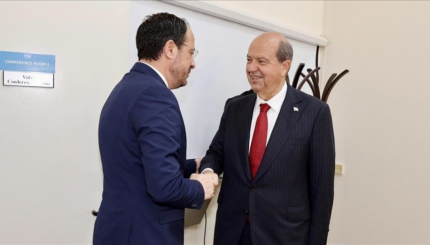 Kıbrıs’ta ikinci görüşme: Tatar ve Hristodulidis orta bölgede buluştu