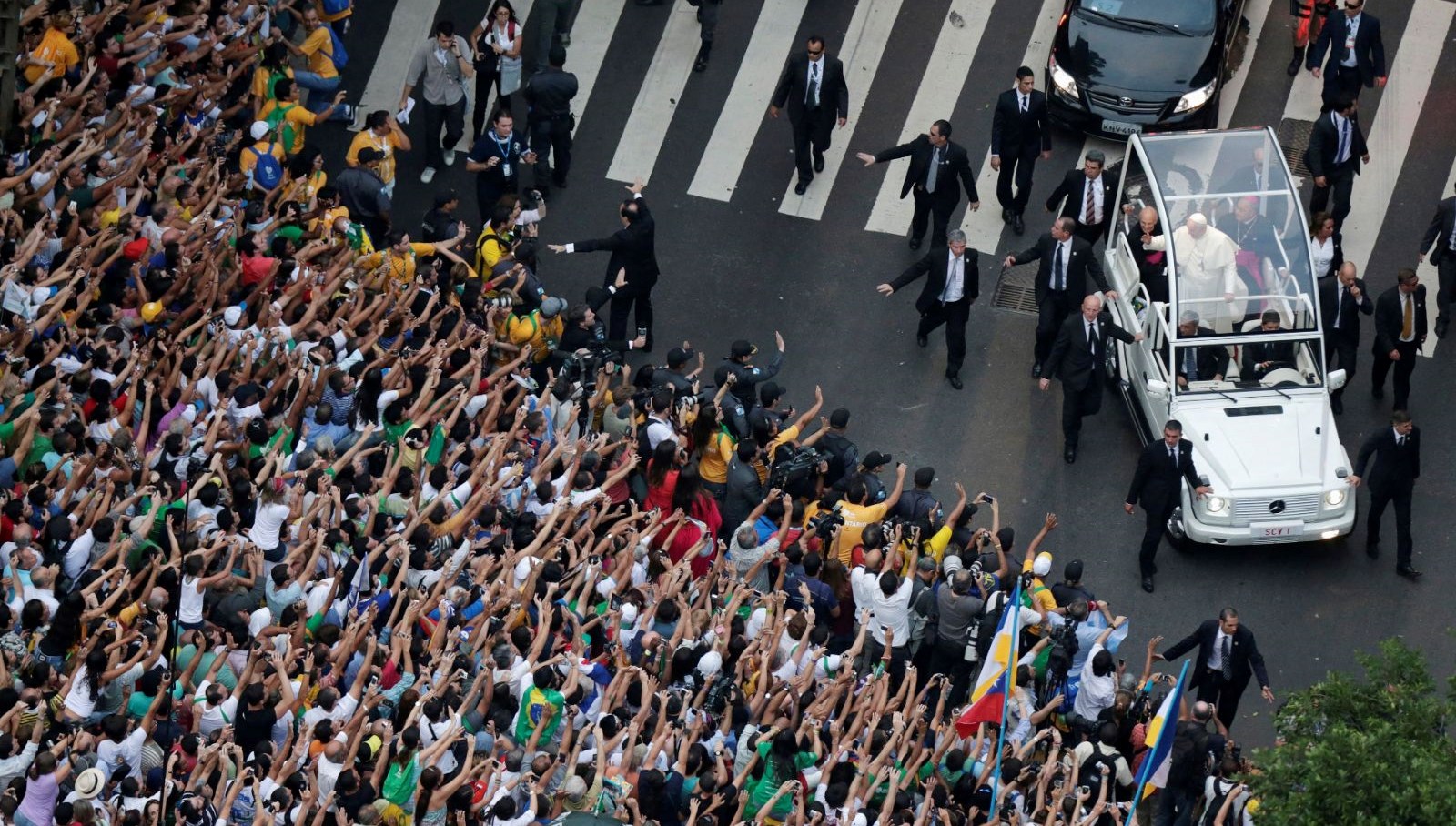 Papa Franciscus ölmeden evvel “papamobil” aracını Gazzeli çocuklara bağışlamış