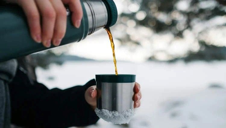 10 yıl boyunca birebir termosu kullanan adam öldü