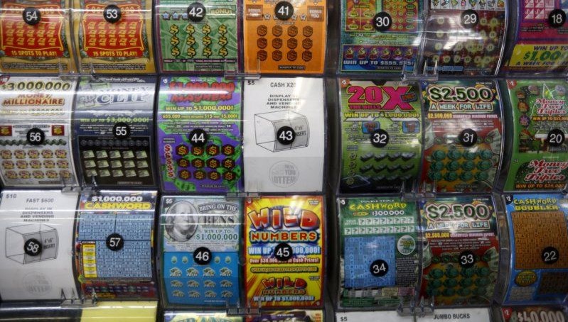 Çöpten çıkardığı piyango biletinden 80 bin dolar kazandı