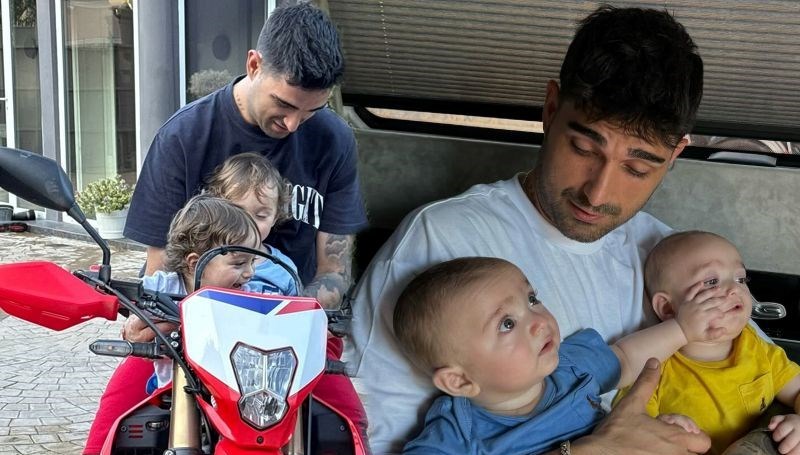 İdo Tatlıses ve ikiz oğullarından yeni poz