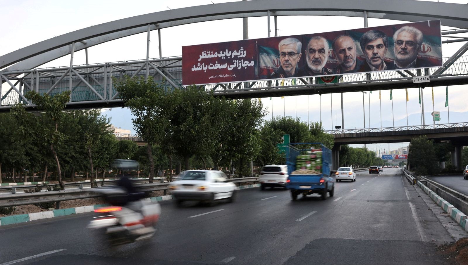 İran’da Mossad telaşı: Halka “maskeli, şapkalı insanlara dikkat edin” uyarısı