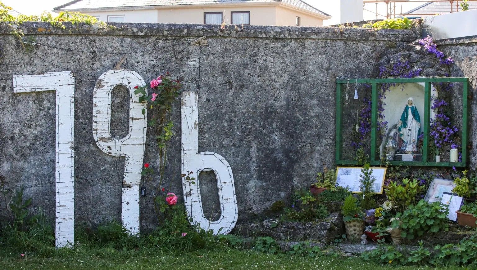 İrlanda’da bebek skandalı: Sığınma konutunun bahçesinde 796 cenaze aranacak