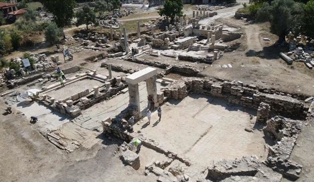 stratonikeia-antik-kentindeki-kutuphane-ayaga-kaldiriliyor-AcF1mgOP.jpg