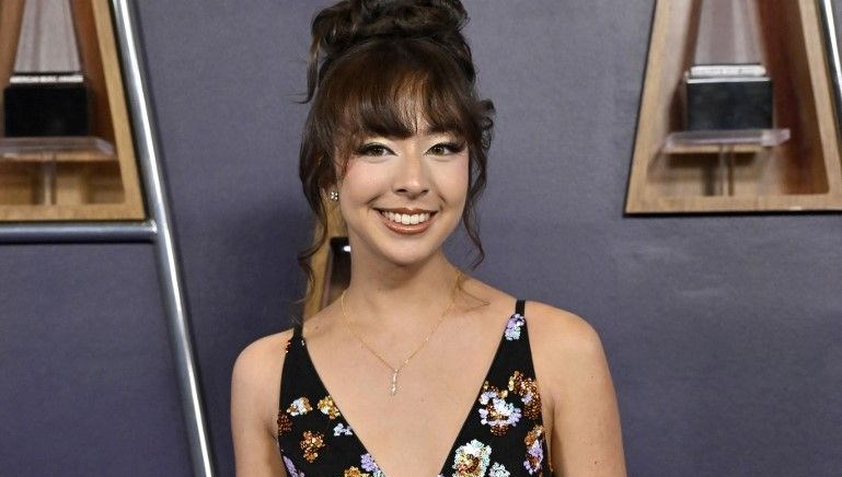 Tanınan dizinin yıldızı biseksüel olduğunu açıkladı