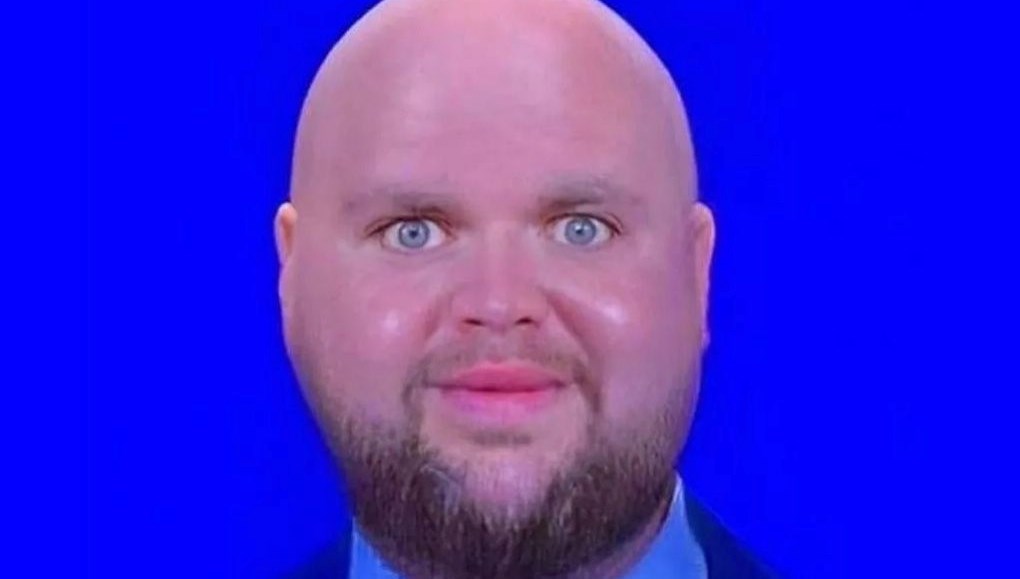 Telefonundaki “kel Vance” fotoğrafı başını yaktı: ABD’ye alınmadı