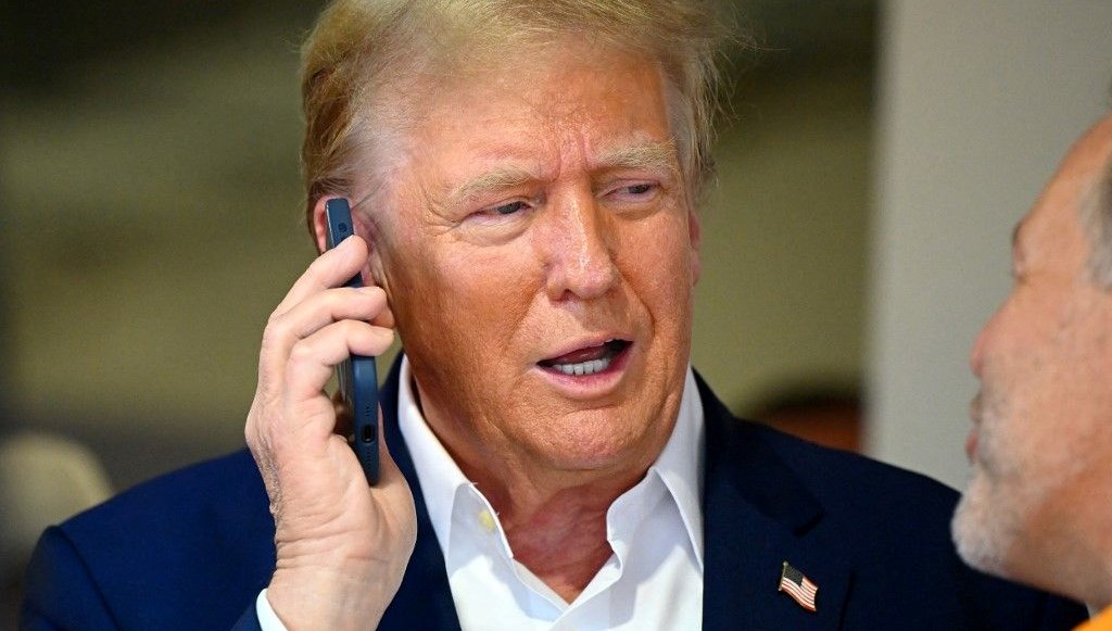 Trump telefon satacak
