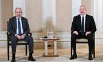 aliyev-ve-pasinyan-abu-dabide-baris-icin-bir-ortaya-geldi-9Vwes4G2.jpg