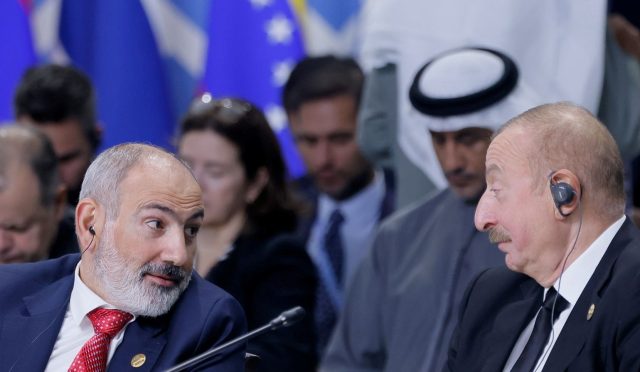 aliyev-ve-pasinyan-baris-icin-bir-ortaya-geliyor-LhVn4fPL.jpg