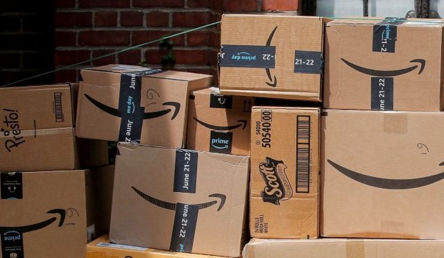 amazon-k-busukapisina-her-ay-yuzlerce-dev-kargo-geliyor-NCwuGErm.jpg