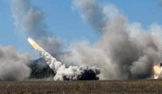 avustralyanin-en-buyuk-askeri-tatbikatinda-bir-birinci-himars-atisi-yapildi-Ou1EKID8.jpg