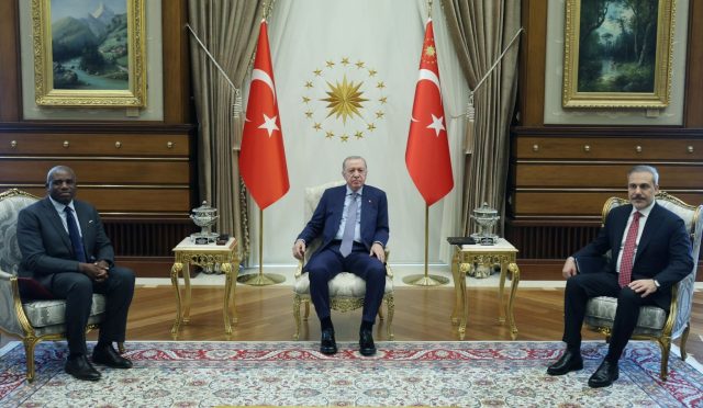 cumhurbaskani-erdogan-ingiltere-disisleri-bakani-lammy-ile-gorustu-kjgnUsDY.jpg