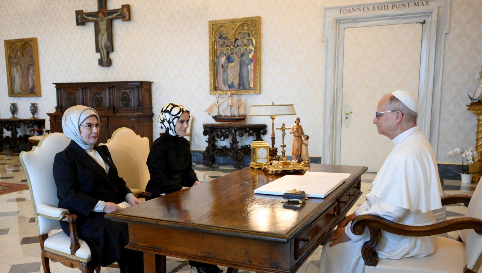 Emine Erdoğan, Papa Leo ile bir ortaya geldi: Gündem Gazze