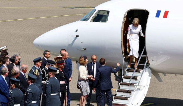 esi-macronun-elini-havada-birakmisti-sebebi-ortaya-cikti-k5UzcyDs.jpg