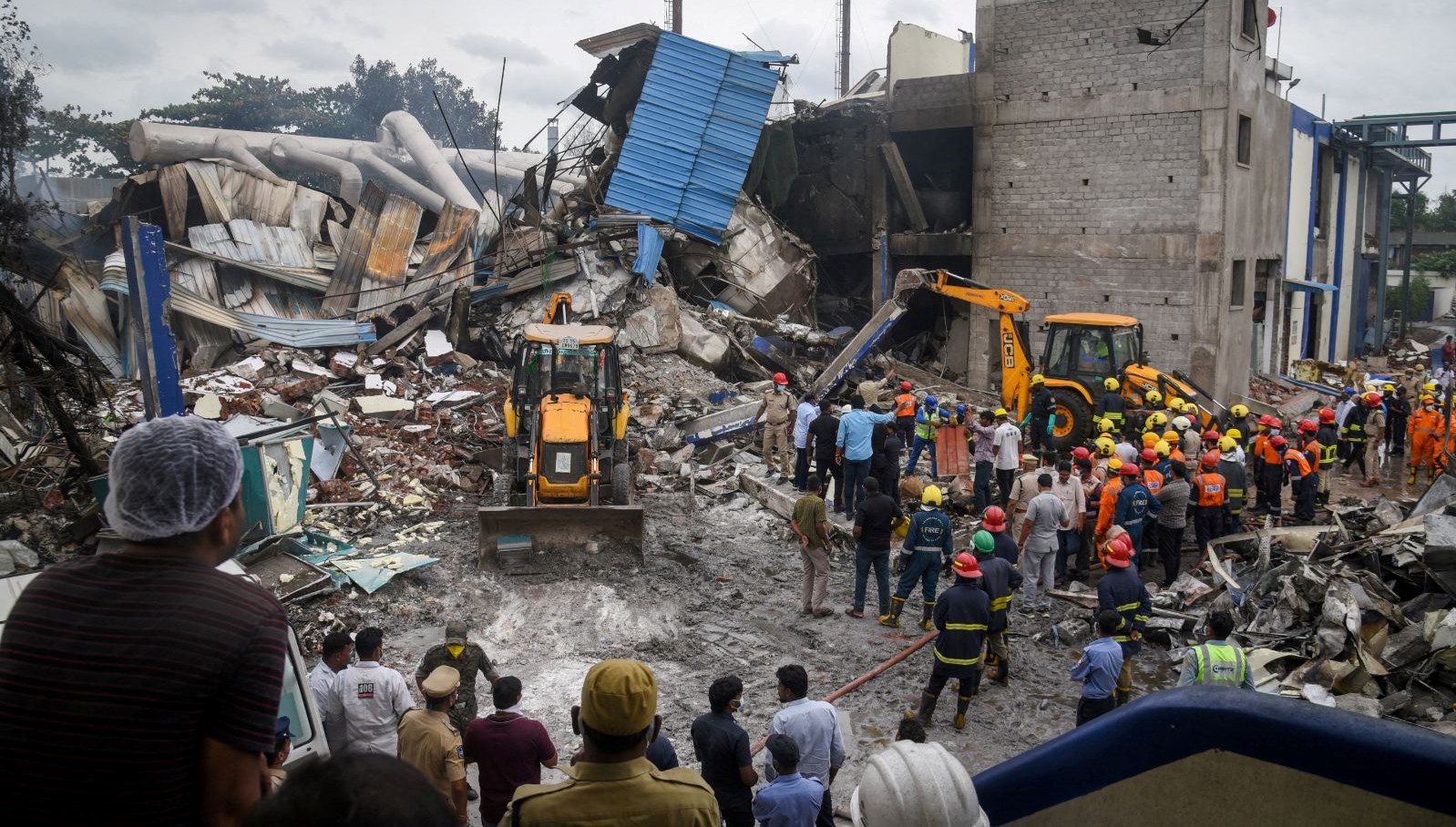 Fabrikada reaktör patladı, 36 işçi öldü