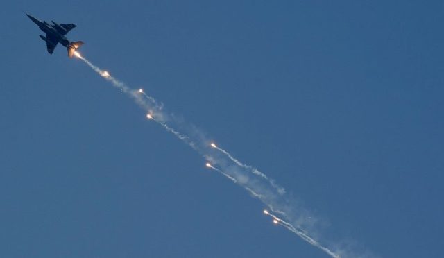 hindistanda-ucak-dustu-2-pilot-oldu-PLzNHOKx.jpg